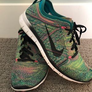 NIKE Free TR Flyknit